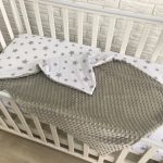 Coperta per culla in peluche di colore neutro