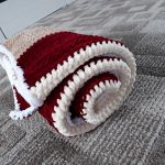 Coperta di peluche a righe con bordo bianco