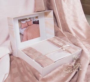 Biancheria da letto di colore chiaro
