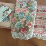 Set di biancheria da letto con fiori per culla delle bambole