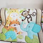 Coperta calda con animali nel recinto