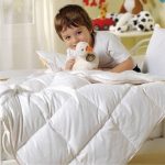 Coperta calda in piumino per un bambino in età prescolare