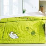 Calda coperta di lana per uno scolaretto
