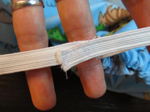 Inseriamo un elastico nel lenzuolo