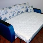 Coprimaterasso bianco con elastici per divano letto