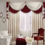 Il beige e il bordeaux sono ideali per decorare tende, copriletti e coperte.