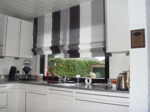Fissaggio delle tende al soffitto