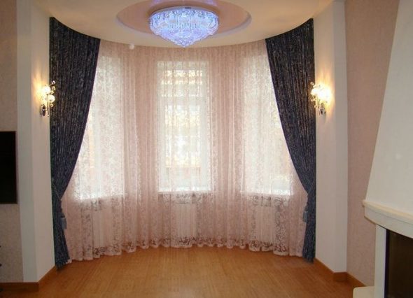 Cornice per decorare una finestra a bovindo