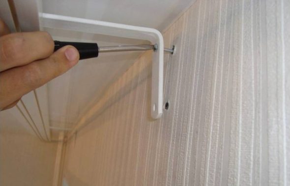 Installazione con staffe