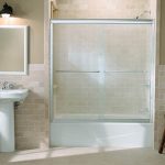Posizionamento di una vasca da bagno in una nicchia del bagno