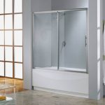 Progettazione del bagno con schermo per la privacy