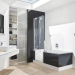 Progettazione del bagno con finestra sul soffitto