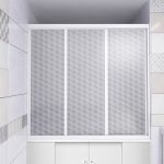 Design del bagno in tonalità chiare