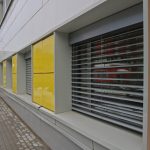 Pannelli gialli del sistema di facciata continua