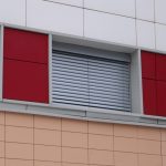 Tende a rullo alle finestre della clinica cittadina