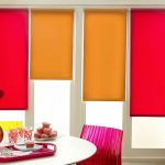 Tende luminose alla finestra della cucina