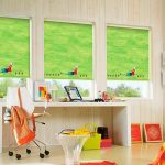 Decorare le finestre nella cameretta dei bambini con le tende a rullo