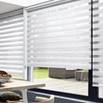 Tenda a rullo zebra con strisce bianche
