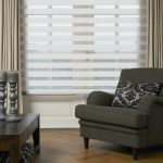 Poltrona morbida con rivestimento grigio scuro