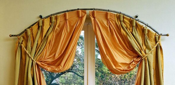 Cornice flessibile per arco
