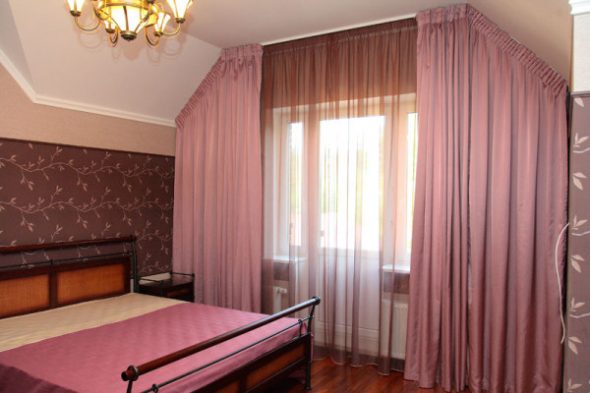 Cornice del soffitto per una finestra non standard