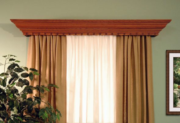 Cornice in legno naturale