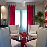 Tende combinate grigie e bordeaux