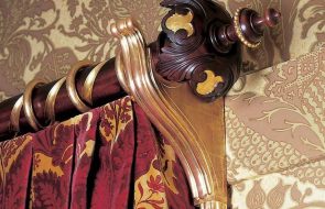Bellissime cornici in legno con elementi decorativi