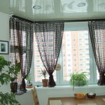 Cornice flessibile a parete all'interno