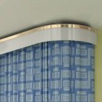 Cornice a parete con striscia di baguette