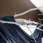 Un'idea insolita per le cornici: lunghi rami secchi