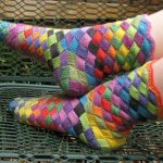 Calzini ai piedi lavorati a maglia