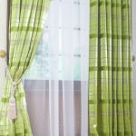 Tende color oliva con strisce orizzontali