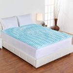 Coprimaterasso ortopedico blu per letto matrimoniale