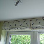 Montaggio a soffitto per tende alla romana