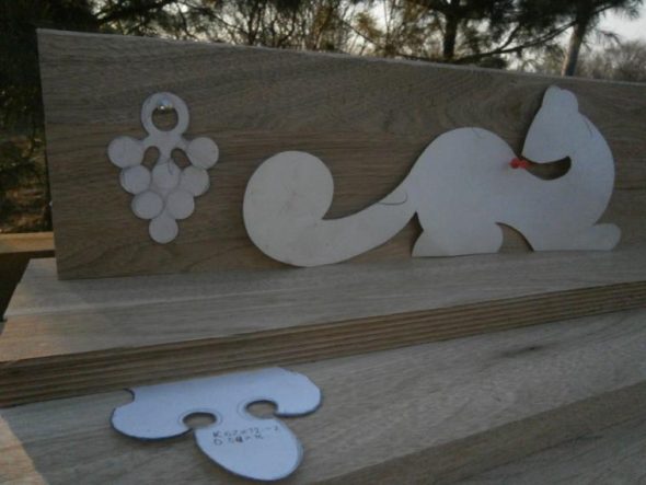 Disegniamo un modello e lo trasferiamo sullo scudo