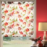 Ornamento floreale su tenda a rullo
