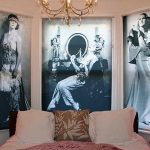 Fotografie monocromatiche sulle tende a rullo in camera da letto