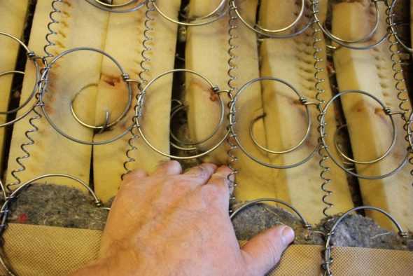 Riparazione fai da te del materasso a molle