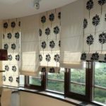 Tende romane di colori combinati con montaggio a soffitto