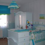 Colore turchese all'interno della cameretta per un bambino piccolo
