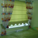 Copriletto verde sul letto di un bambino