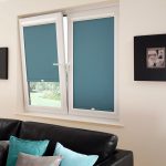 Tende a rullo con cassonetto blu