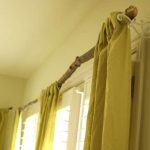 Bastone per tende fatto in casa da un ramo