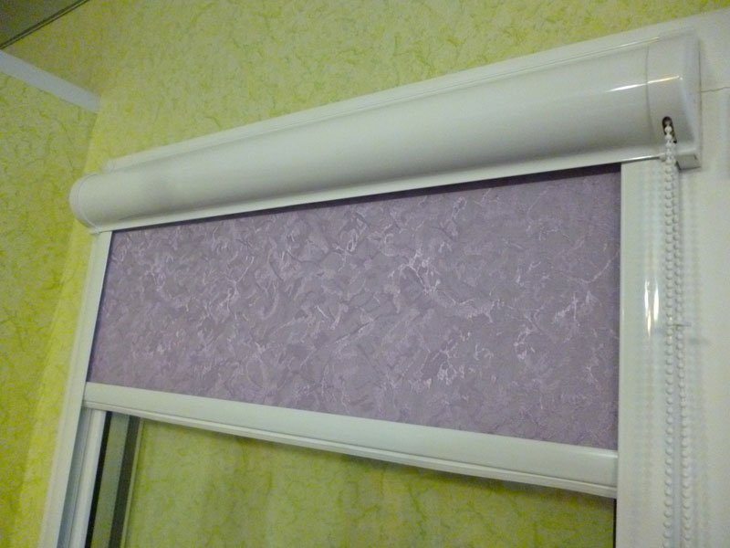 UNI 2 süsteemi ruloo plastikaknal