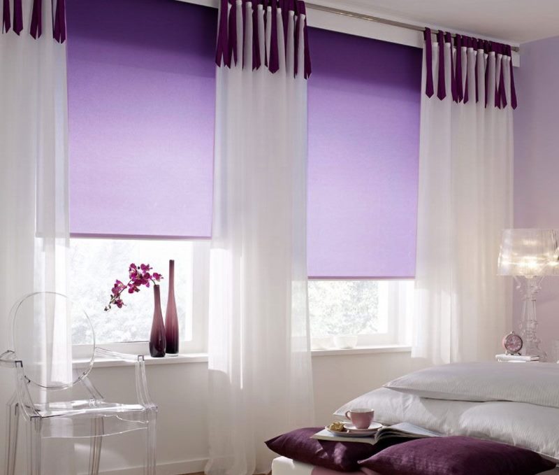 Tende a rullo con transizione dal viola scuro al viola chiaro