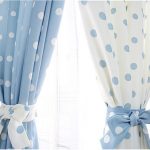 Tende con grandi pois - combinazione bianca e blu