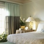 Combinazione di mentolo e grigio in un'unica tela per la camera da letto