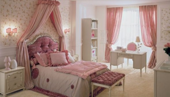 Camera da letto per ragazze adolescenti con decorazioni rosa