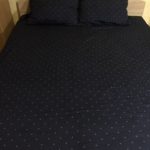 Bellissimo set di biancheria da letto blu scuro